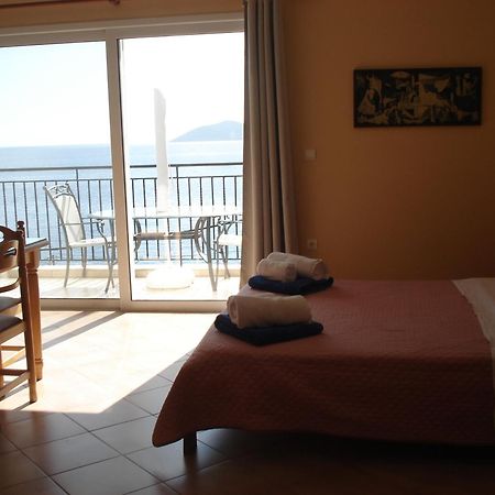 Mema'S Apartment Agia Efimia Exterior photo