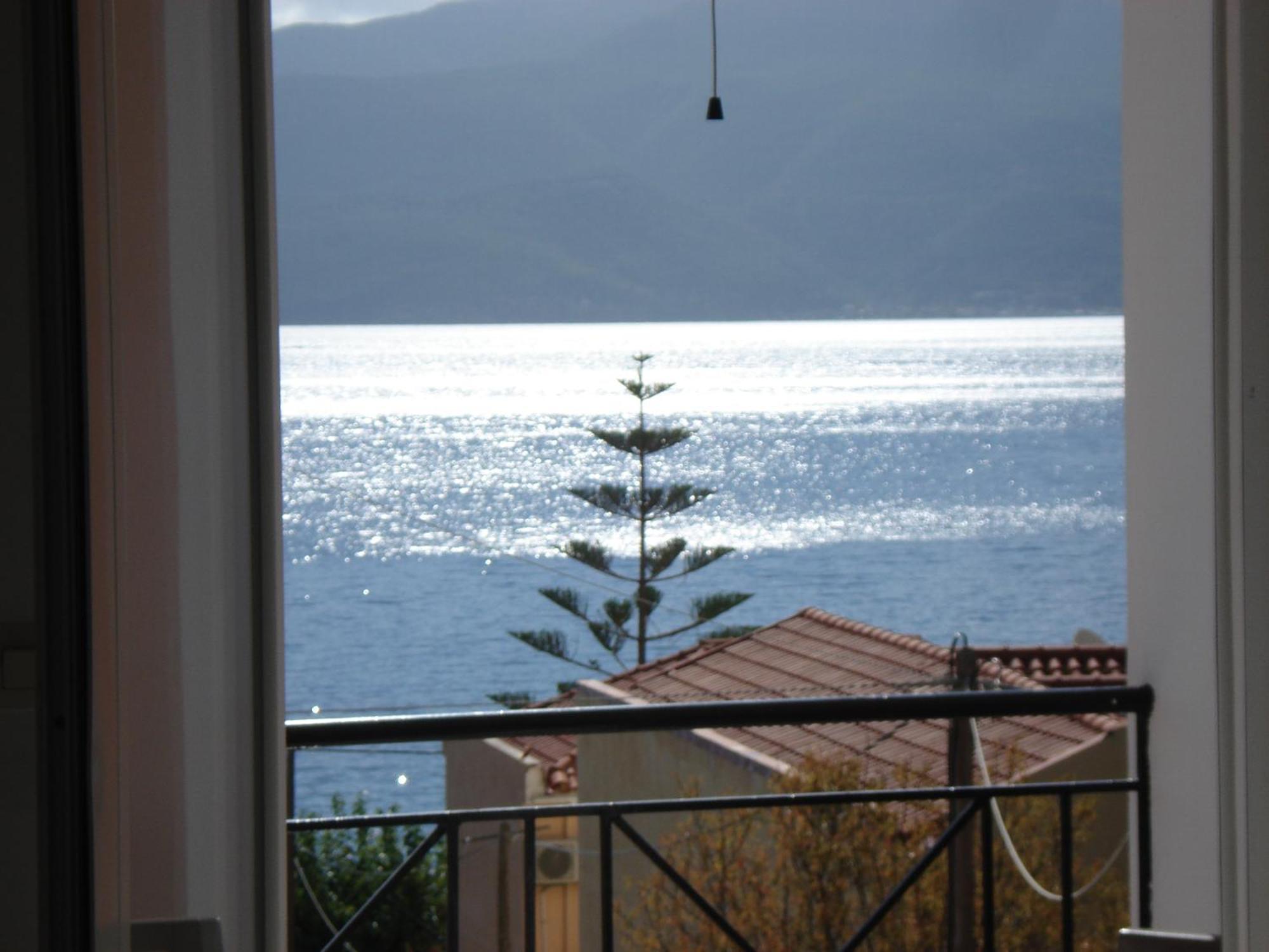 Mema'S Apartment Agia Efimia Exterior photo