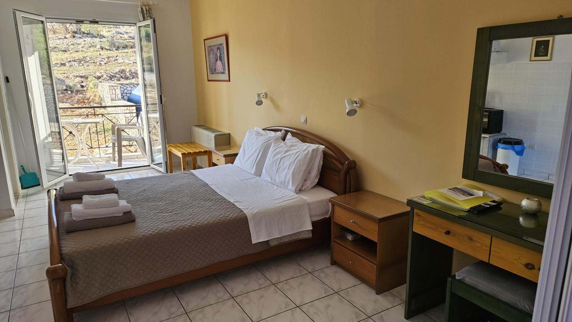 Mema'S Apartment Agia Efimia Room photo