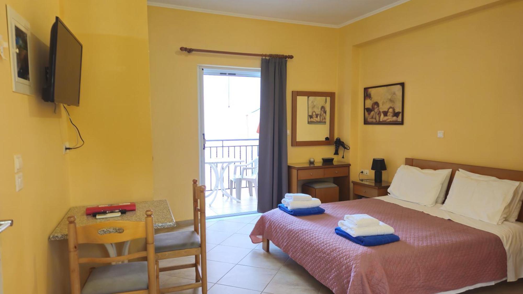 Mema'S Apartment Agia Efimia Room photo